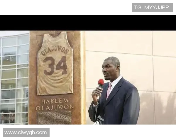 足球巨星的雕像背后故事与荣耀时刻的完美结合 足球巨星的雕像背后故事与荣耀时刻的完美结合